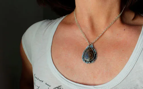 Du cœur de la mer, collier faune marine en argent et ammonite