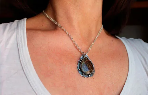 Du cœur de la mer, collier faune marine en argent et ammonite