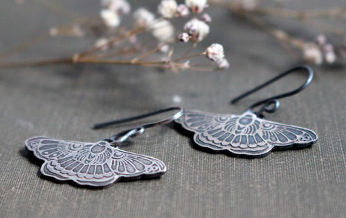 Danse nocturne, boucles d’oreilles papillon en argent 