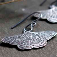 Danse nocturne, boucles d’oreilles papillon en argent