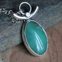 Déesse de la terre, collier vénus en argent et chrysoprase