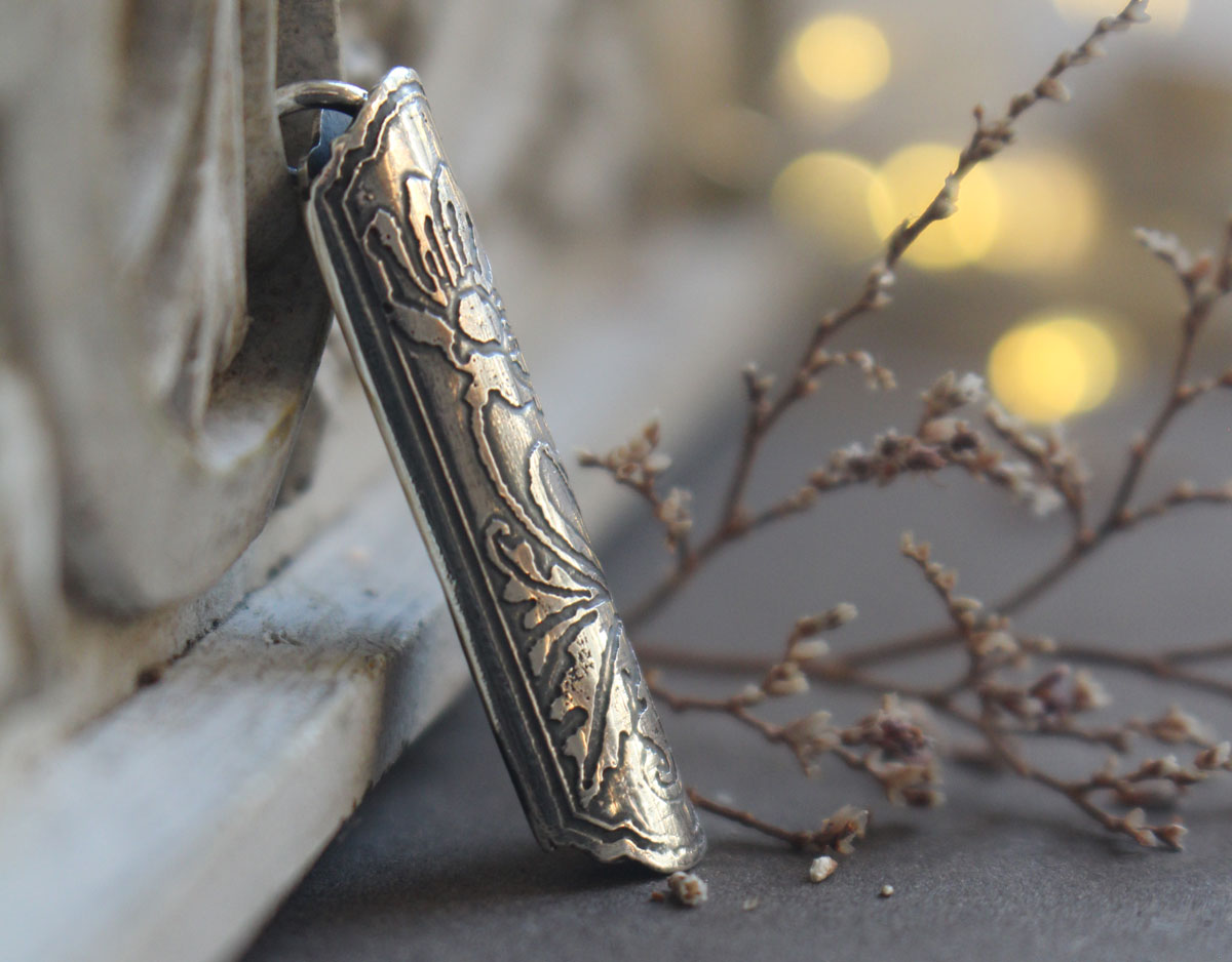 Écrin de fleur coquelicot, pendentif tubulaire botanique et aromathérapie en argent