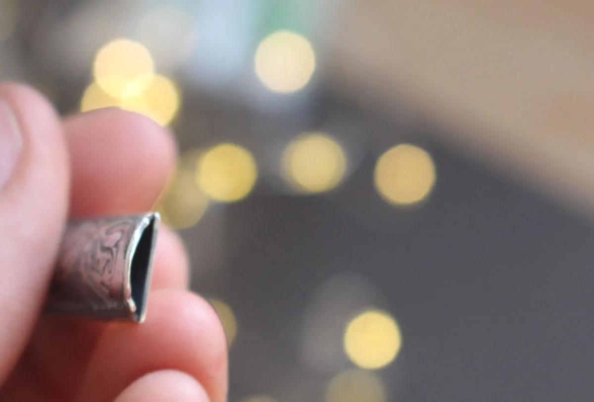 Écrin de fleur coquelicot, pendentif tubulaire botanique et aromathérapie en argent