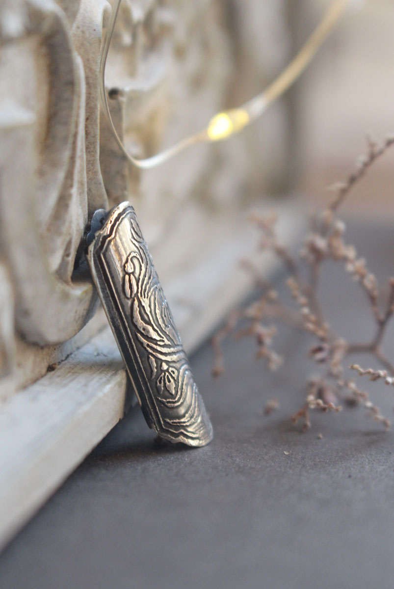 Écrin de fleur perce-neige, pendentif tubulaire botanique et diffuseur de parfum en argent