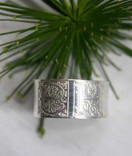 Engagement sincère, bague enluminure médiévale en argent