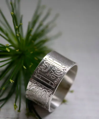 Engagement sincère, bague enluminure médiévale en argent