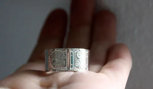 Engagement sincère, bague enluminure médiévale en argent