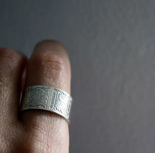 Engagement sincère, bague enluminure médiévale en argent