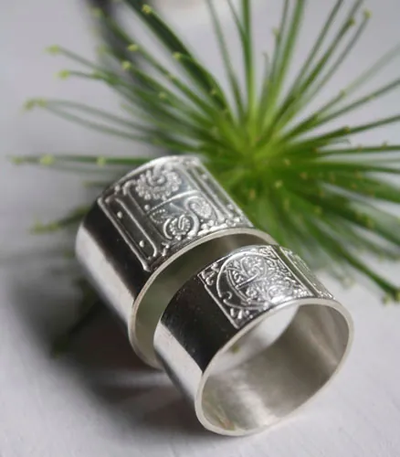 Engagement sincère, bague enluminure médiévale en argent