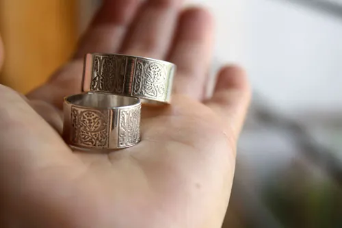 Engagement sincère, bague enluminure médiévale en argent