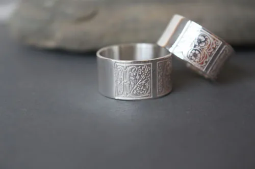 Engagement sincère, bague enluminure médiévale en argent