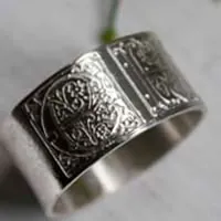 Engagement sincère, bague enluminure médiévale en argent
