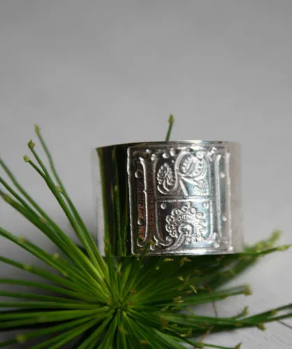 Enluminure médiévale, bague enluminure du Moyen Âge en argent
