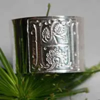 Enluminure médiévale, bague enluminure du Moyen Âge en argent