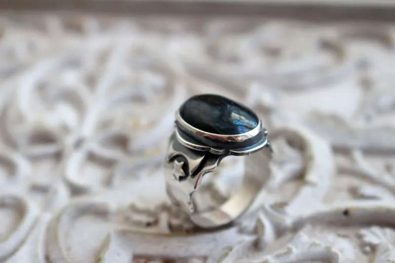 Entre les étoiles et la lune, bague astronomique en argent et agate mousse