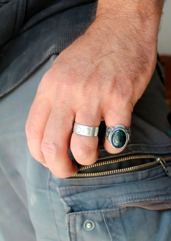 Entre les étoiles et la lune, bague astronomique en argent et agate mousse