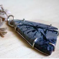 Estampe, pendentif ukiyo-e japonais en argent et bertrandite