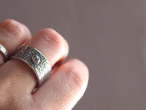 Eternité, bague grenade en argent et diamant