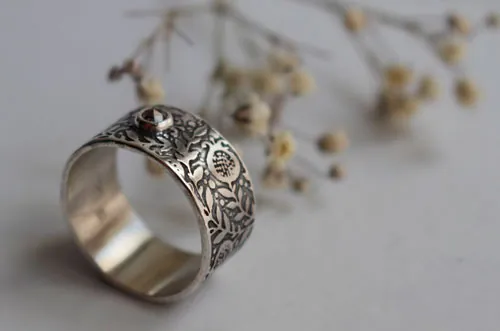 Eternité, bague grenade en argent et diamant