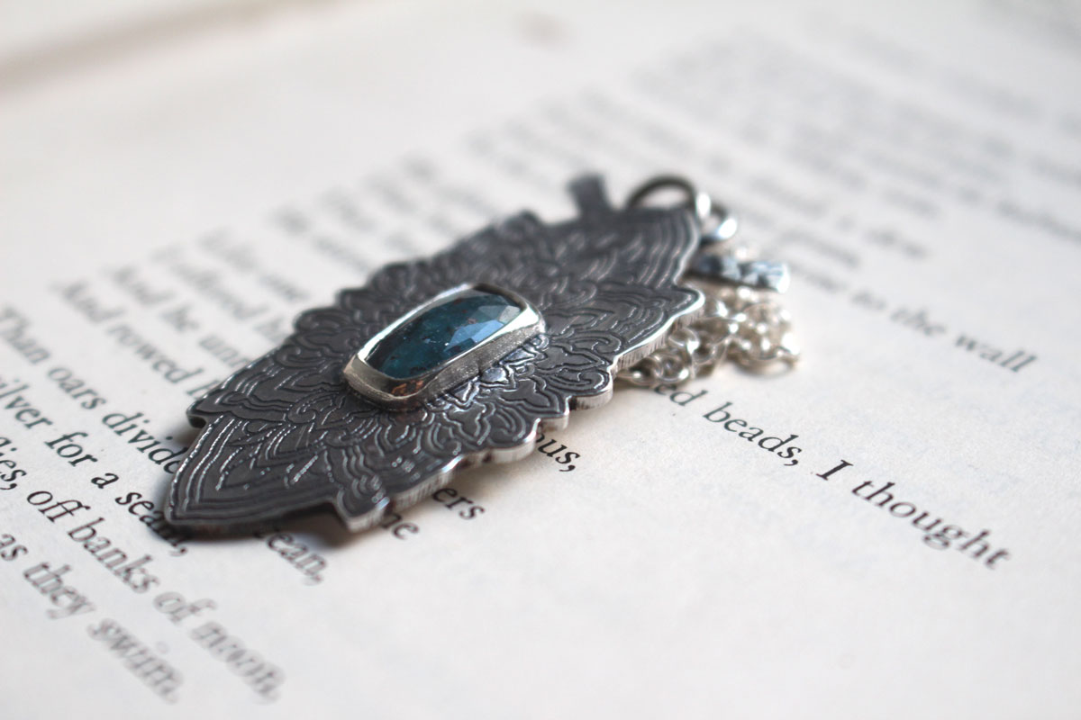 Etoile bleue, collier mandala étoile en argent et disthène
