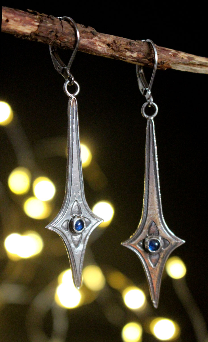 Étoile guerrière, boucles d’oreilles épée céleste en argent et zircon bleu