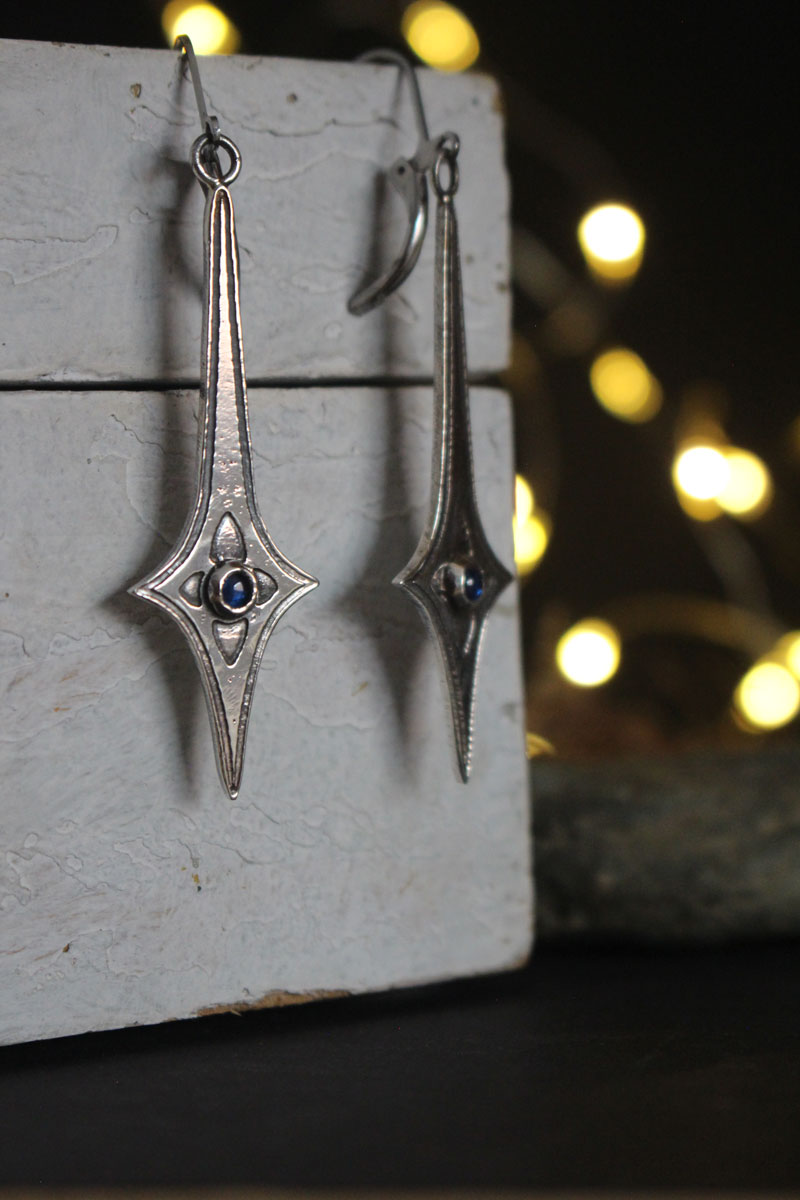 Étoile guerrière, boucles d’oreilles épée céleste en argent et zircon bleu