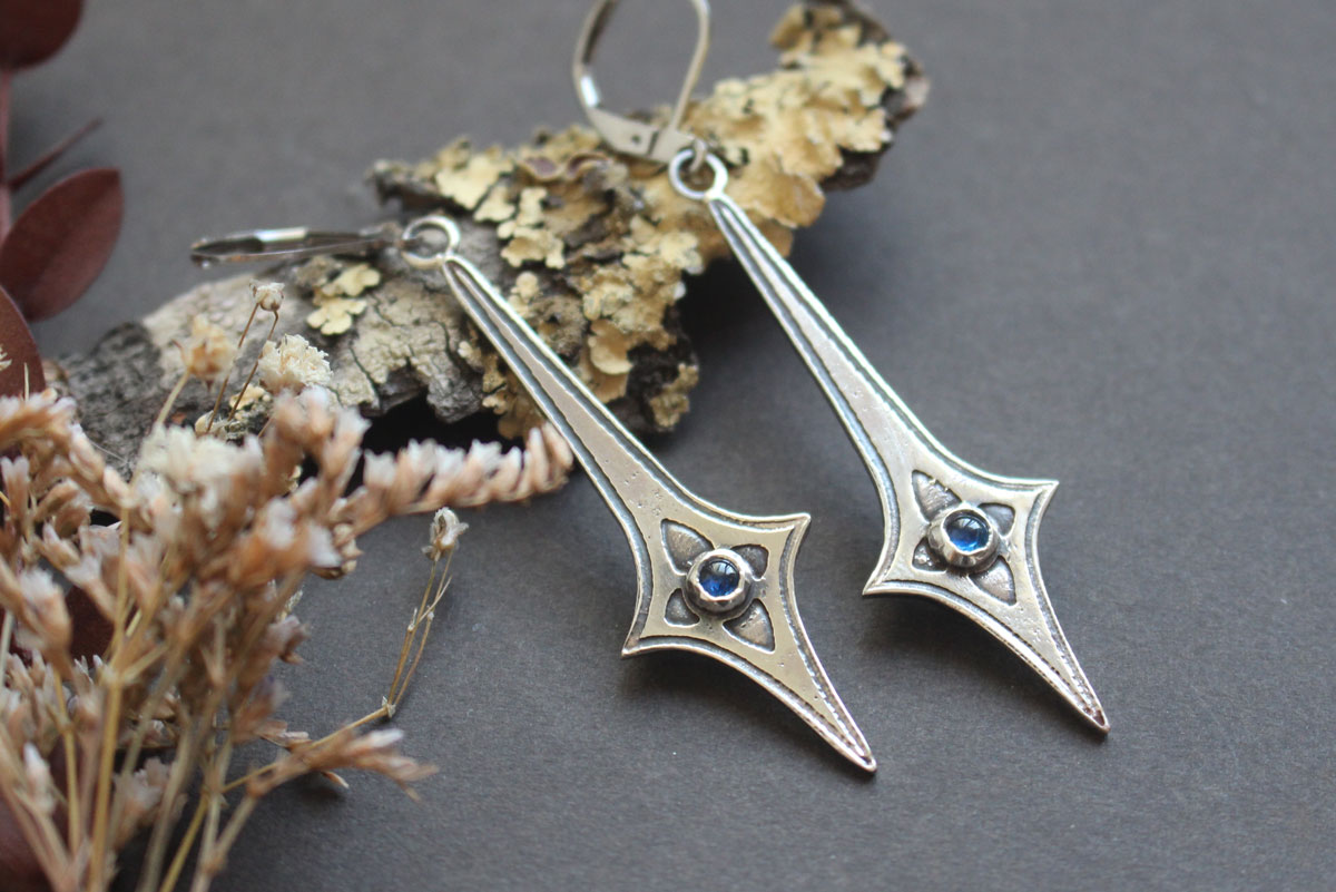 Étoile guerrière, boucles d’oreilles épée céleste en argent et zircon bleu