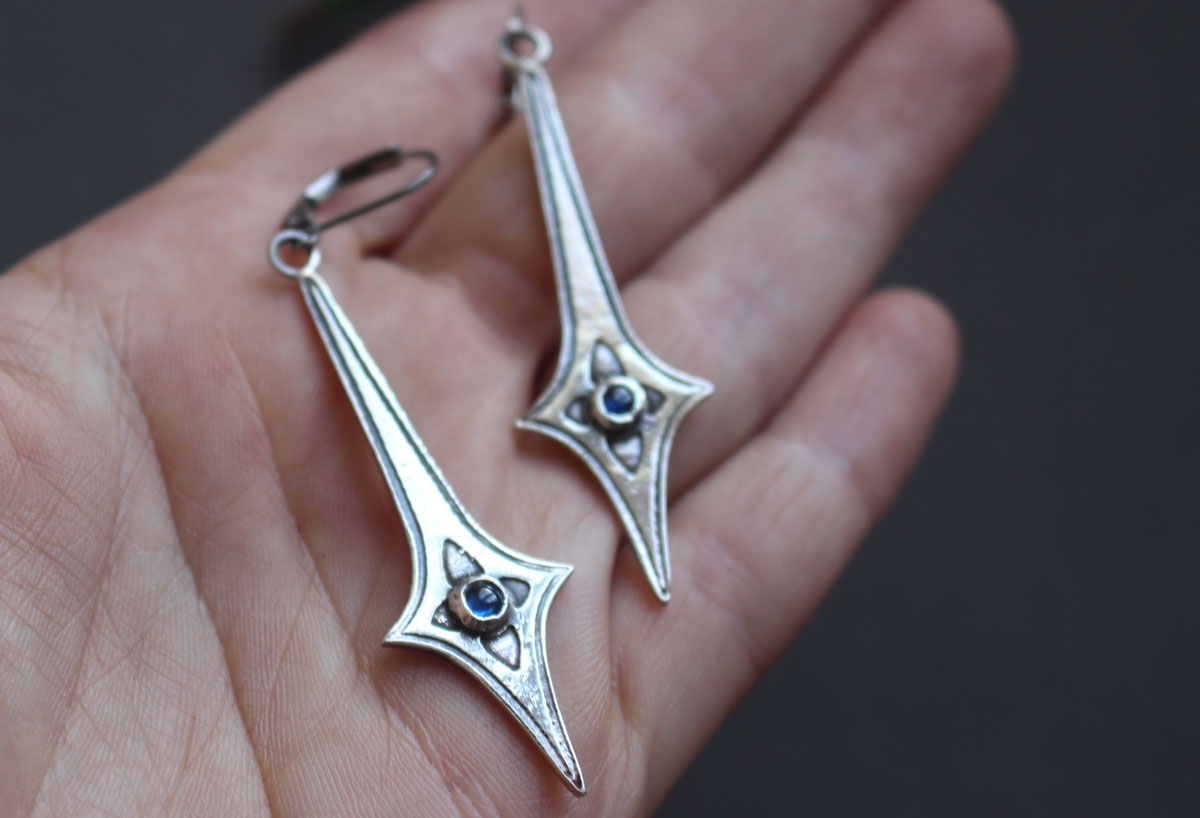 Étoile guerrière, boucles d’oreilles épée céleste en argent et zircon bleu