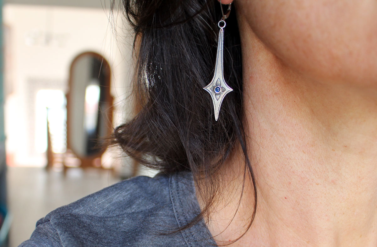 Étoile guerrière, boucles d’oreilles épée céleste en argent et zircon bleu