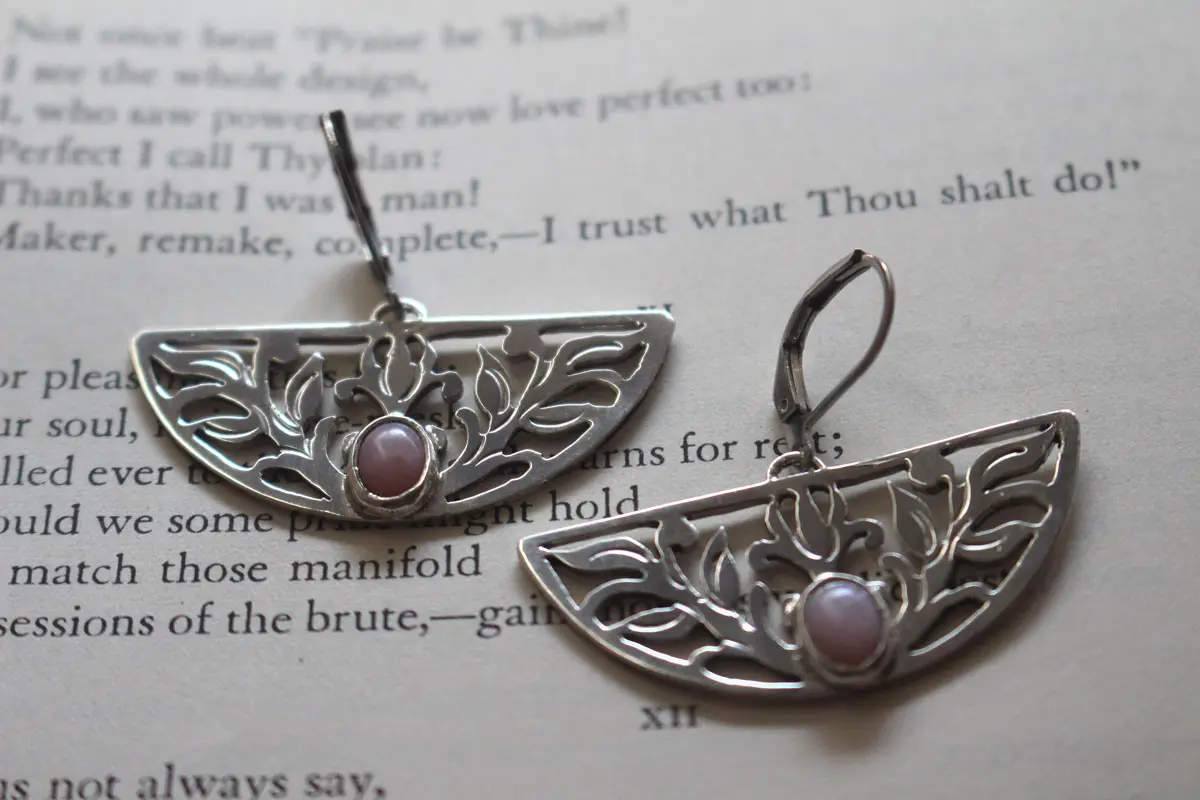 Éveil du lotus, boucles d’oreilles fleur aquatique en argent et opale