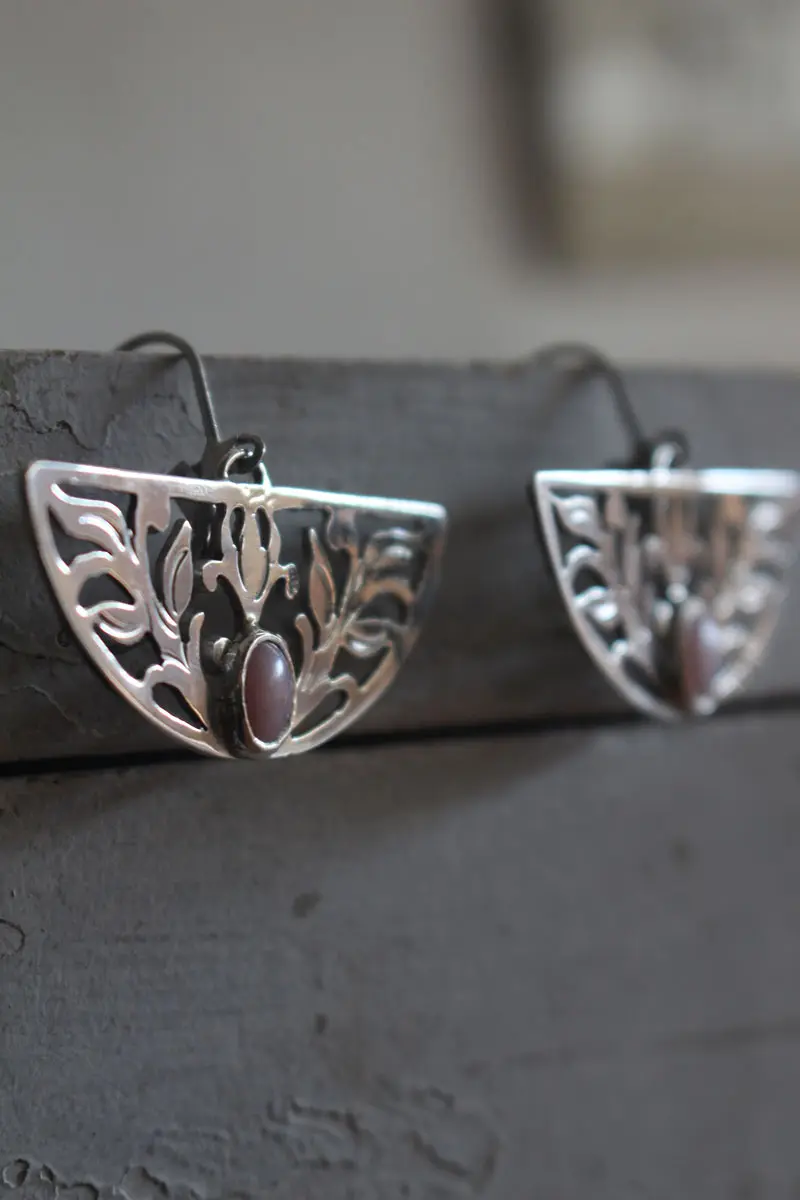 Éveil du lotus, boucles d’oreilles fleur aquatique en argent et opale