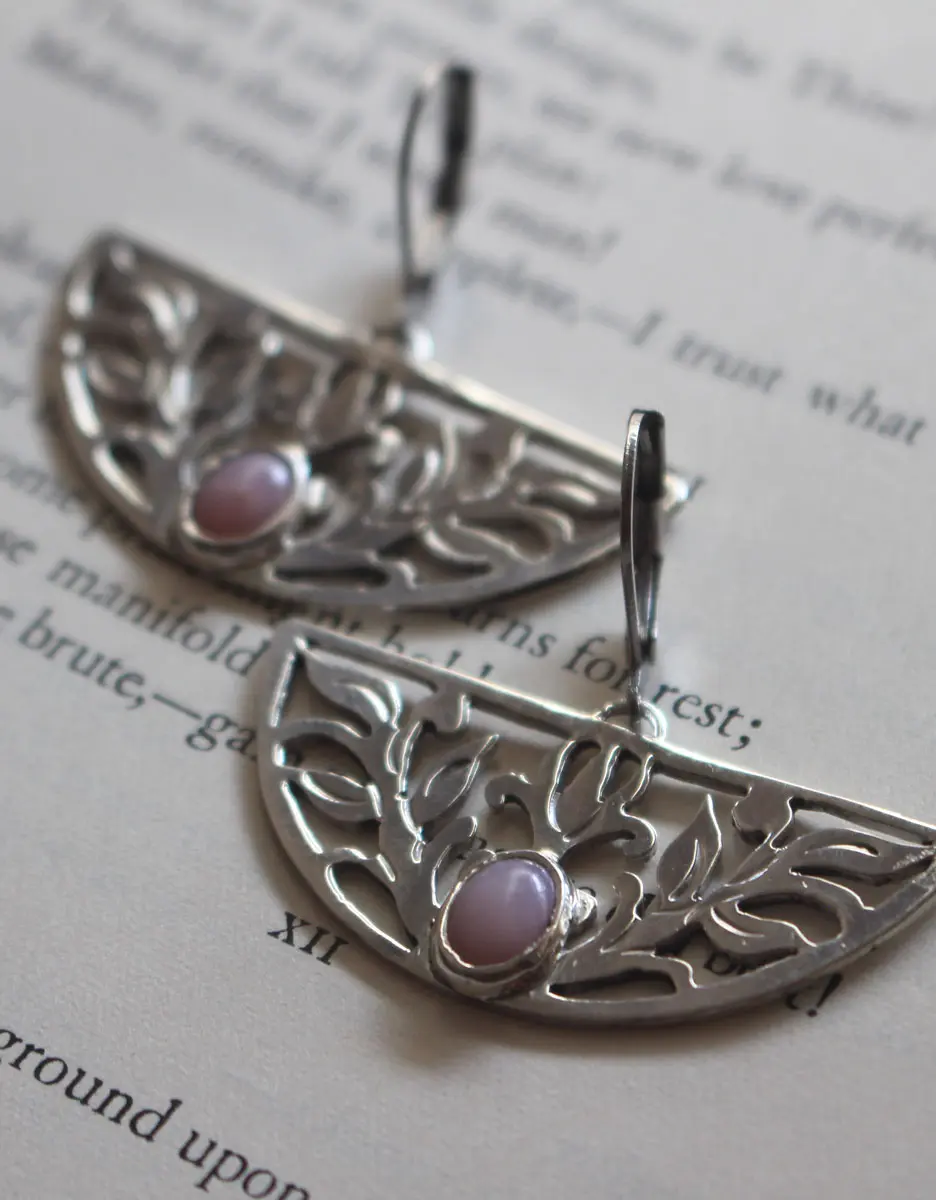 Éveil du lotus, boucles d’oreilles fleur aquatique en argent et opale