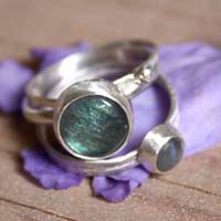 Eclipse lunaire, bague superposable nuit d’été en argent et labradorite