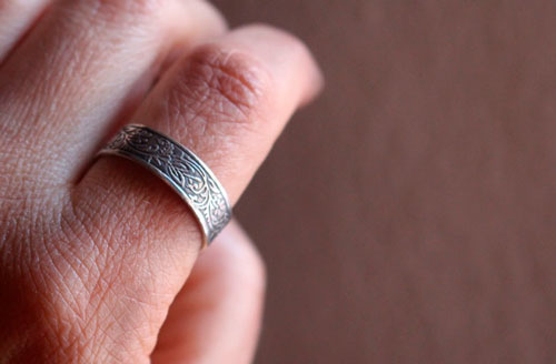 Eglantine, bague romantique de fleurs et feuilles en argent