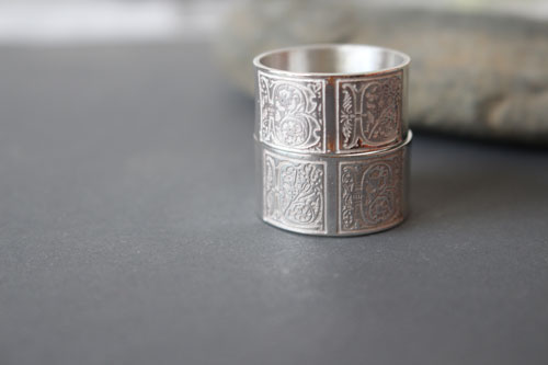 Engagement sincère, bague enluminure médiévale en argent