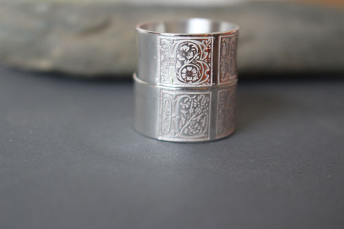 Engagement sincère, bague enluminure médiévale en argent
