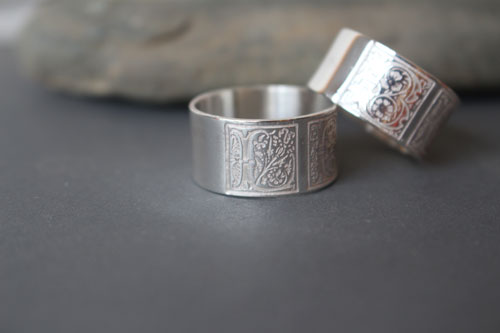 Engagement sincère, bague enluminure médiévale en argent