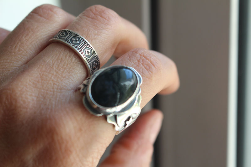 Entre les étoiles et la lune, bague astronomique en argent et agate mousse