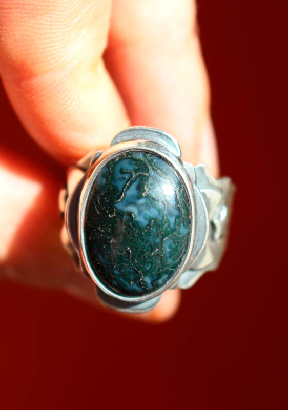 Entre les étoiles et la lune, bague astronomique en argent agate mousse