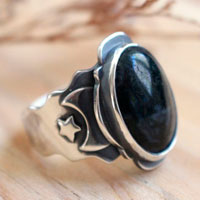 Entre les étoiles et la lune, bague astronomique en argent et agate mousse