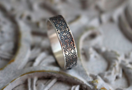 Esmée, bague frise de fleurs médiévales en argent