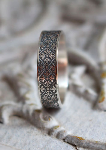 Esmée, bague frise de fleurs médiévales en argent