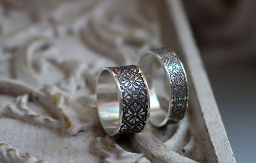 Esmée, bague frise de fleurs médiévales en argent