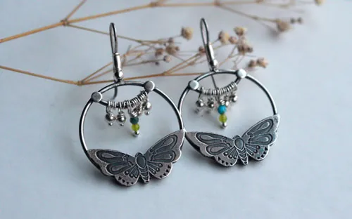 Farandole, boucles d’oreilles papillons en argent, agate jaune, agate verte et amazonite