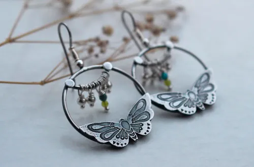 Farandole, boucles d’oreilles papillons en argent, agate jaune, agate verte et amazonite