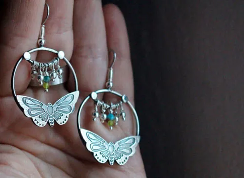 Farandole, boucles d’oreilles papillons en argent, agate jaune, agate verte et amazonite