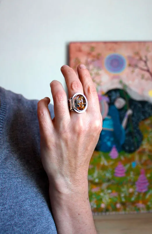 Feuille d’ambre, bague feuille d’érable en argent et ambre