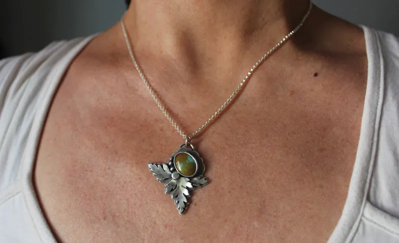 Feuille d’écorce, collier botanique en argent et turquoise