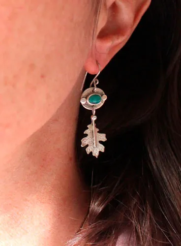 Feuille de cristal, boucles d’oreilles botaniques en argent et chrysocolle