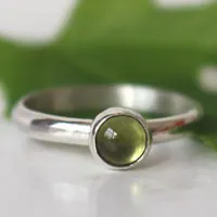 Feuille de figuier, bague vert de la nature en argent et péridot